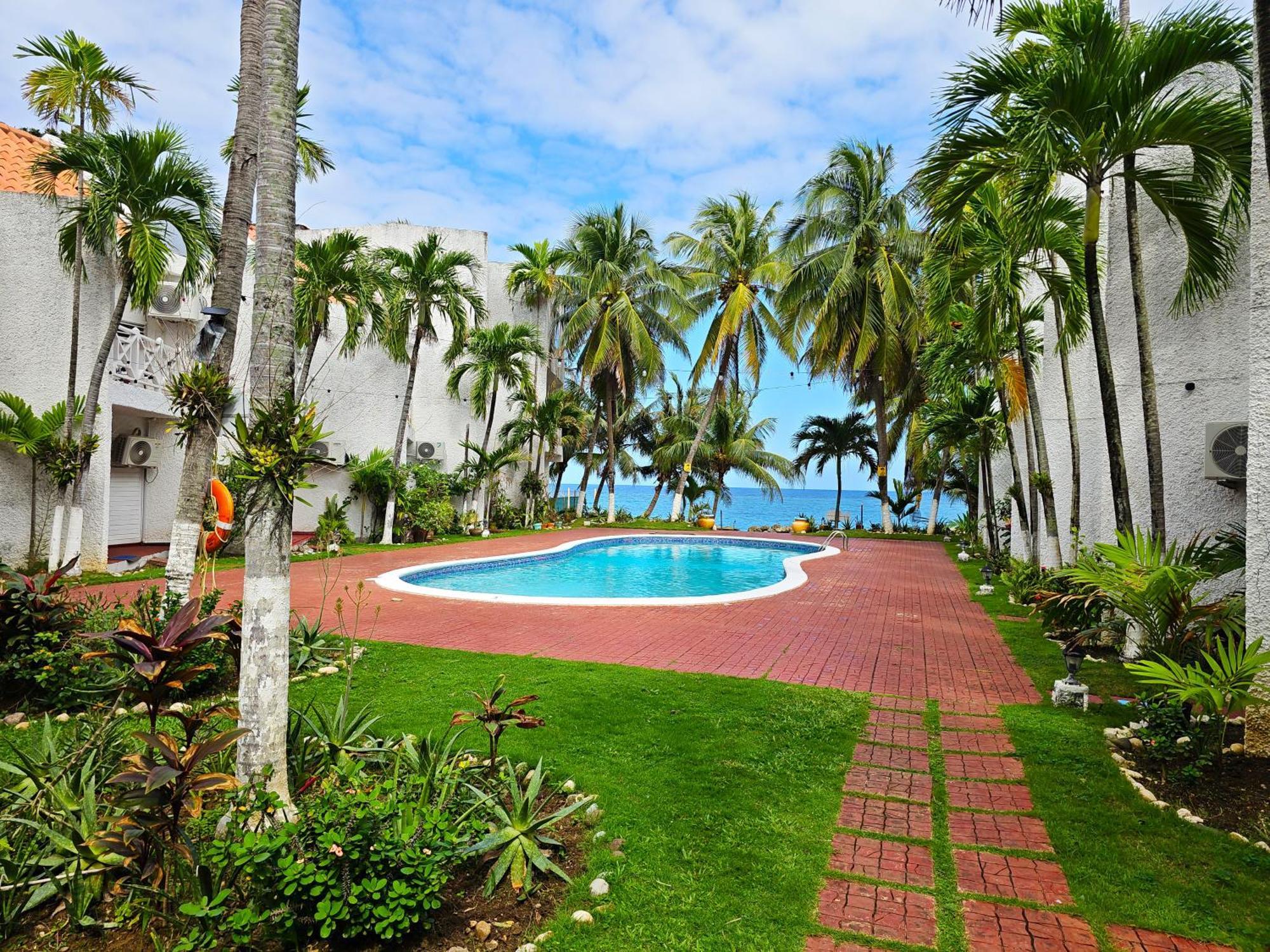Chrisanns Paradise Suite By The Ocean - Apt#9 Ocho Ríos Extérieur photo